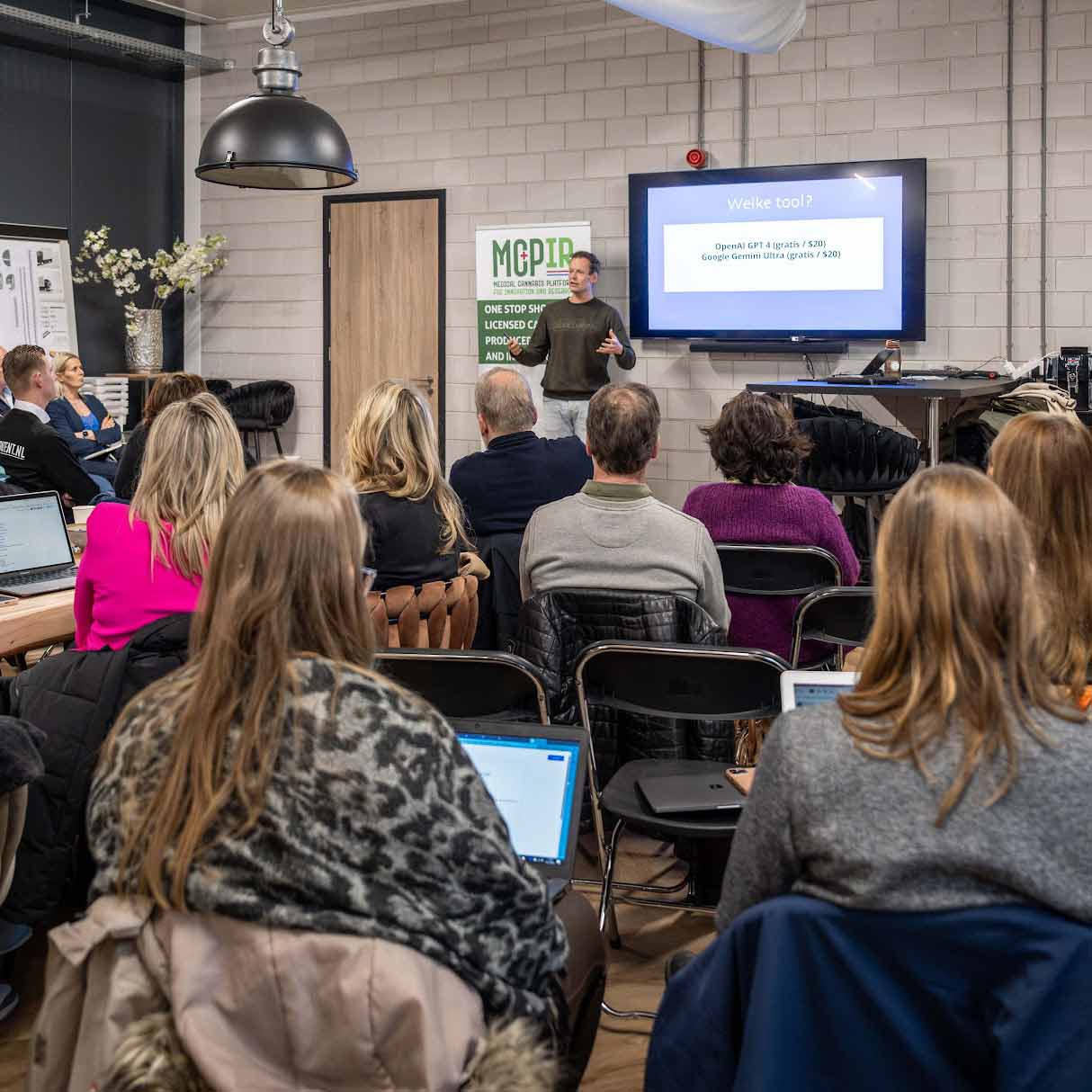 De stille prijs van AI: hoe intellectuele de-skilling en de soft skill paradox organisaties verzwakken